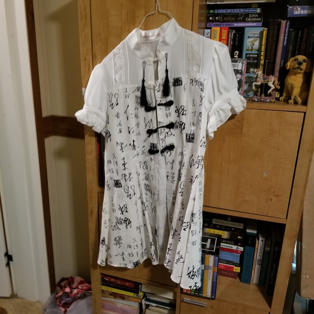 Black and white Lolita dress with Chinese script